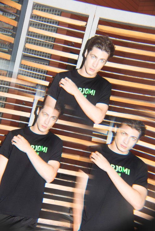 «Боржоми» выпустила коллекцию одежды в коллаборации с брендом Berhasm «Боржоми» выпустила коллекцию одежды в коллаборации с брендом Berhasm