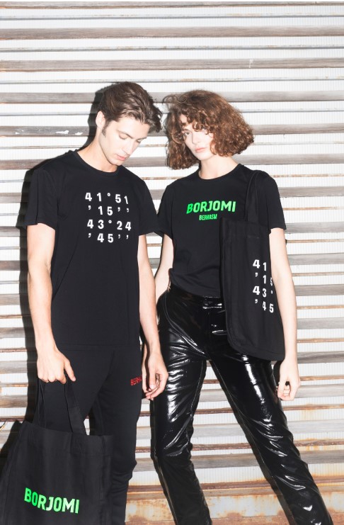 «Боржоми» выпустила коллекцию одежды в коллаборации с брендом Berhasm «Боржоми» выпустила коллекцию одежды в коллаборации с брендом Berhasm