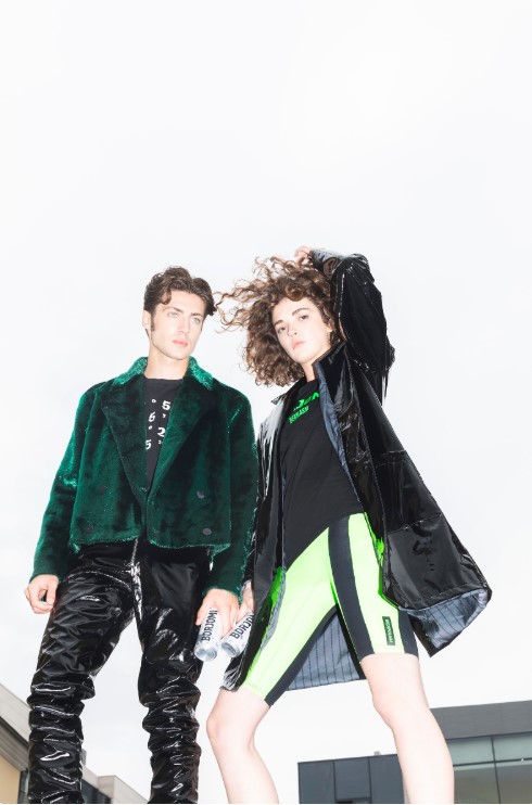 «Боржоми» выпустила коллекцию одежды в коллаборации с брендом Berhasm «Боржоми» выпустила коллекцию одежды в коллаборации с брендом Berhasm