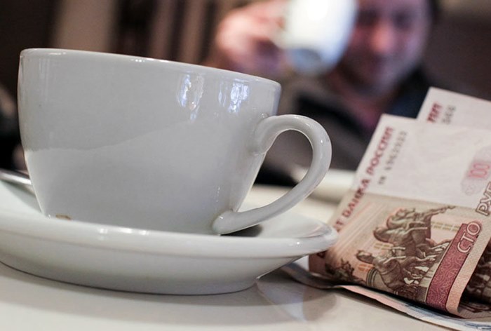 Чаевые официантам можно будет оставлять с помощью карт