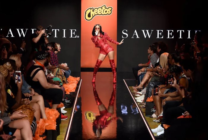 Cheetos провел показ одежды на Неделе моды в Нью-Йорке