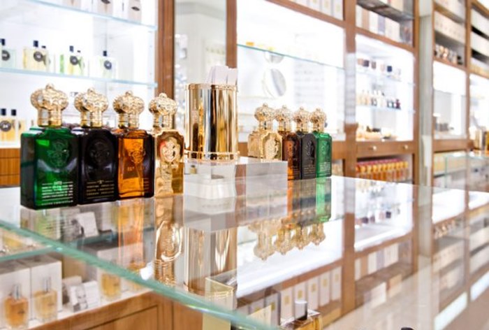 В России падают продажи парфюмерии и косметики