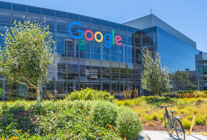 Google удалит онлайн-рекламу рядом с конспирологическим контентом о COVID-19