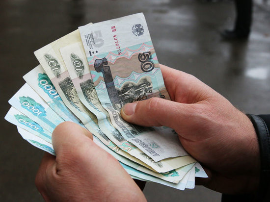 Экономист о выходе из кризиса: раздача денег населению не сработает