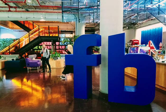 Рекламная выручка Facebook выросла на 21%
