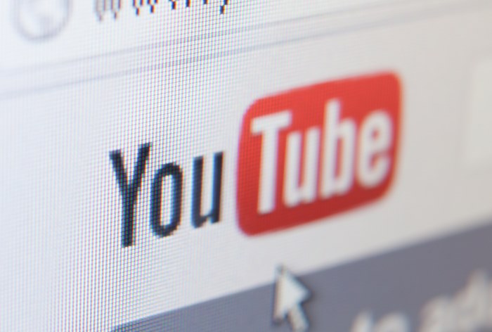 Роскомнадзор просит YouTube-блогеров обратить внимание на российские видеохостинги