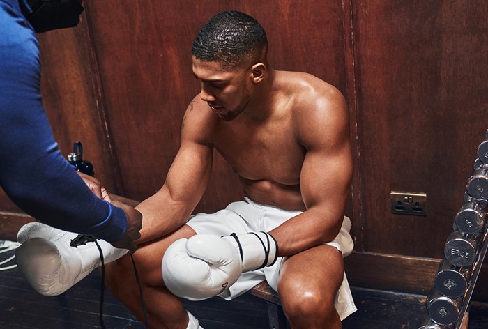 Спортсмены учат тренировать силу духа в проекте Under Armour