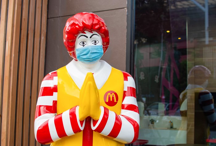 Выручка McDonald's в России впервые показала снижение