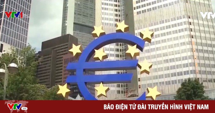 ECB quyết định hạ lãi suất, tái khởi động chương trình mua trái phiếu