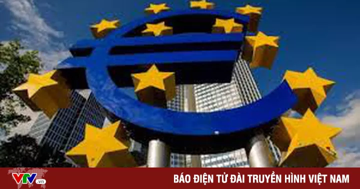 Fitch hạ mạnh dự báo tăng trưởng Trung Quốc và Eurozone