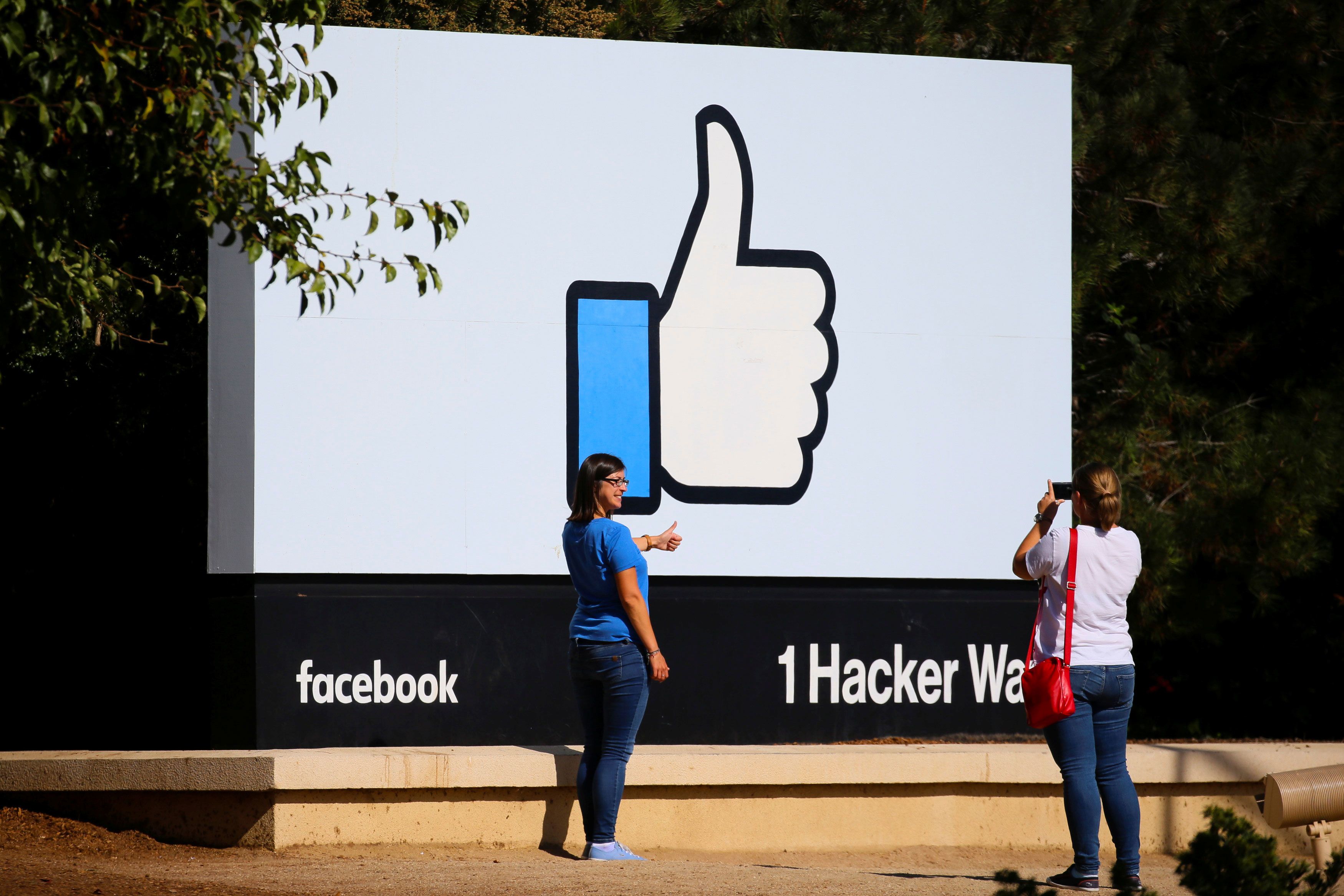 Facebook is a 'top buy' on tech correction, says RBC Capital's Mahaney