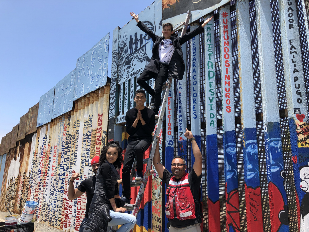 A Collaboratively Painted ‘Mural of Brotherhood’ Stretches for Over a Mile on Mexico’s Border
