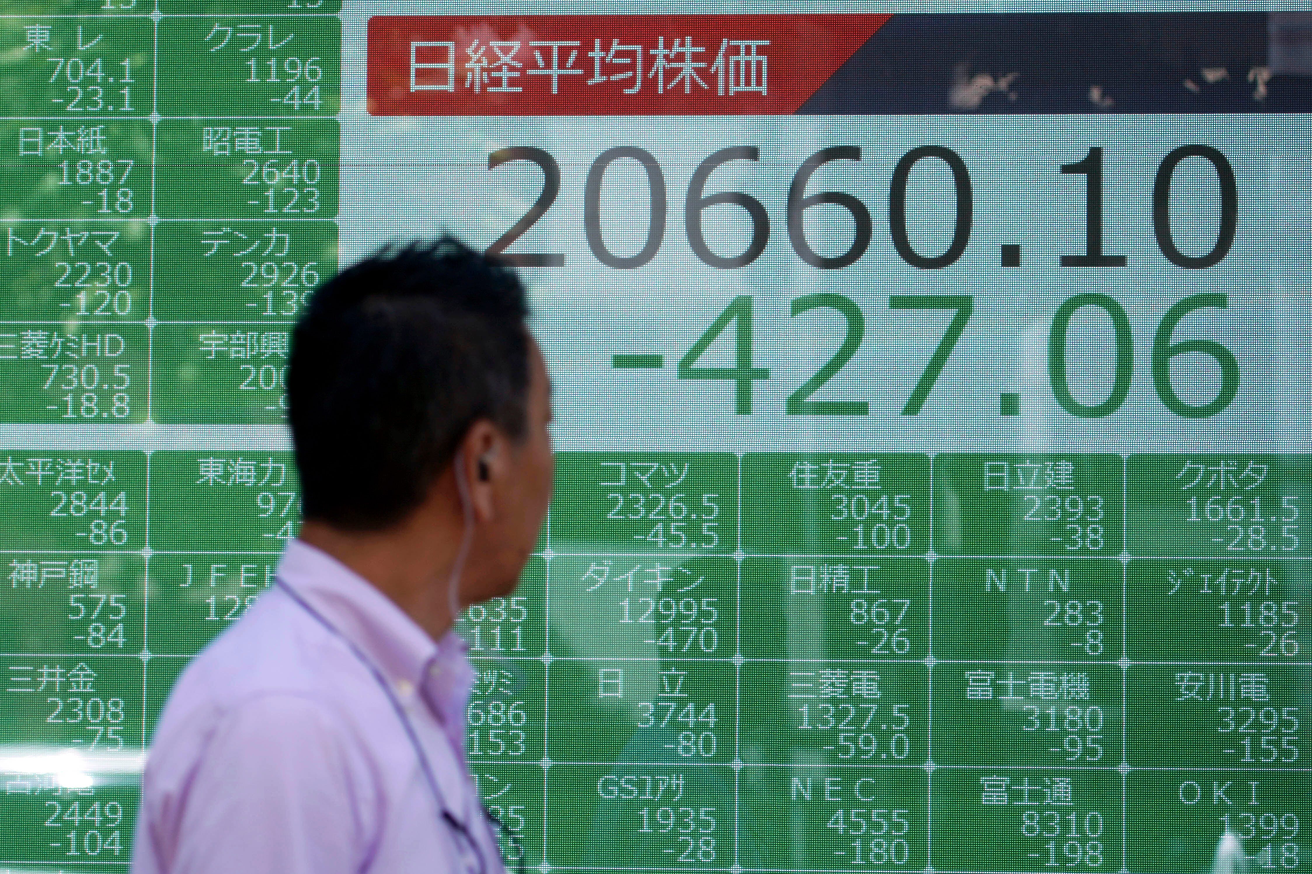 Stocks slump as yuan currency sinks