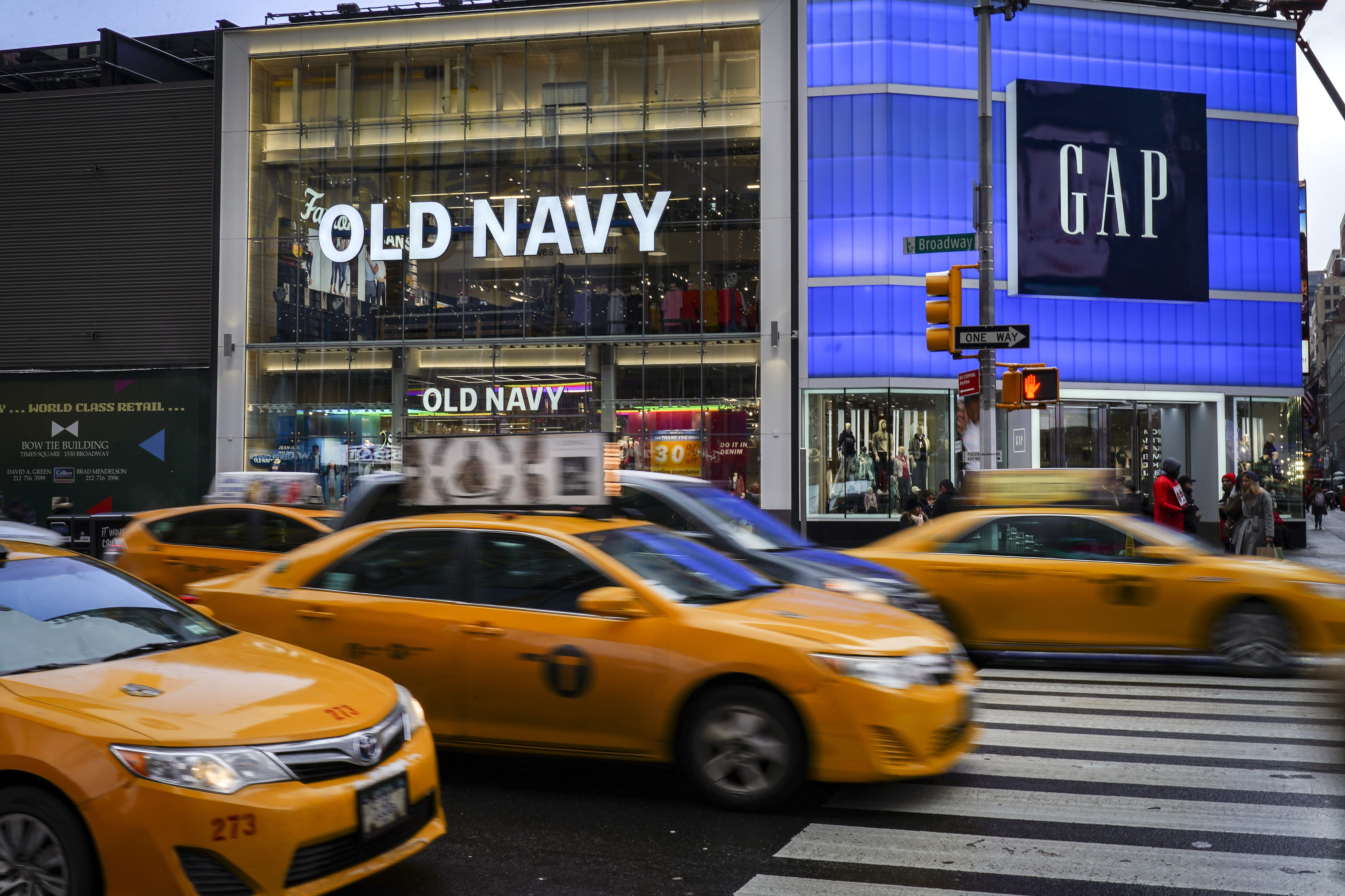 800 new stores planned for off-mall locations