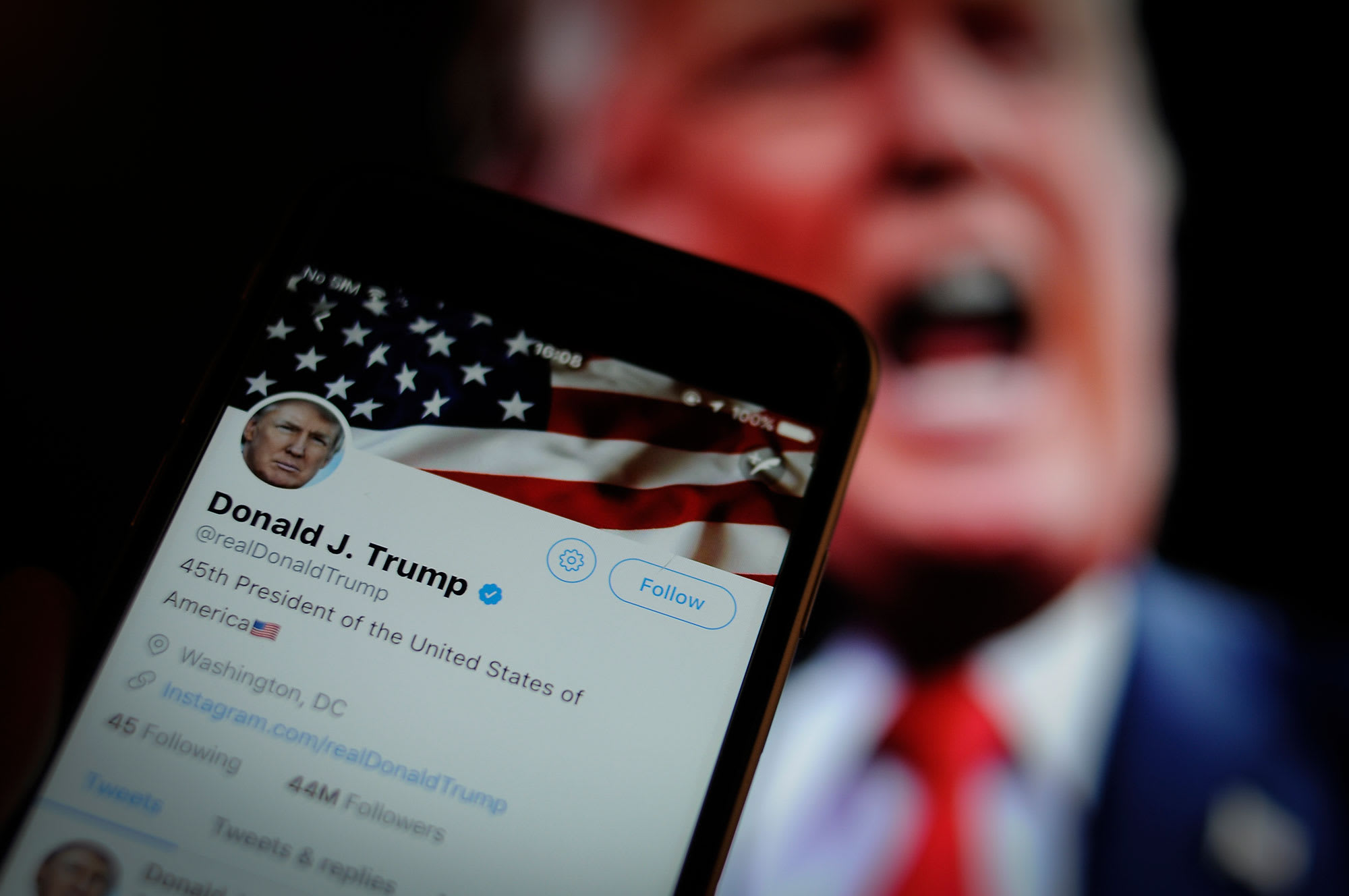 Трамп объявил о намерении создать конкурента «Твиттеру» Twitter-removes-Trump-image-in-tweet-for-violating-copyright-policy