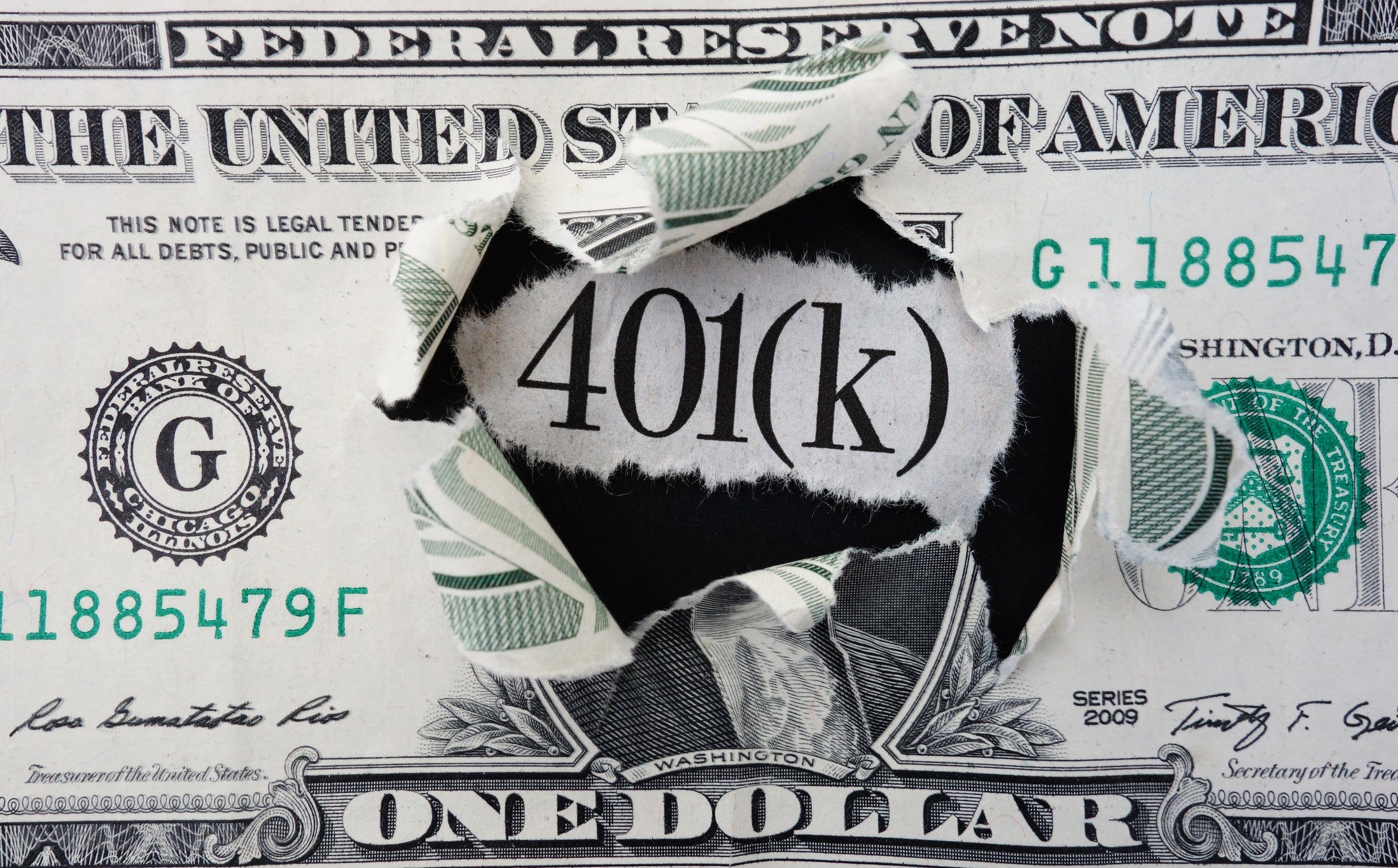 Savers pile money into 401(k), IRA retirement accounts