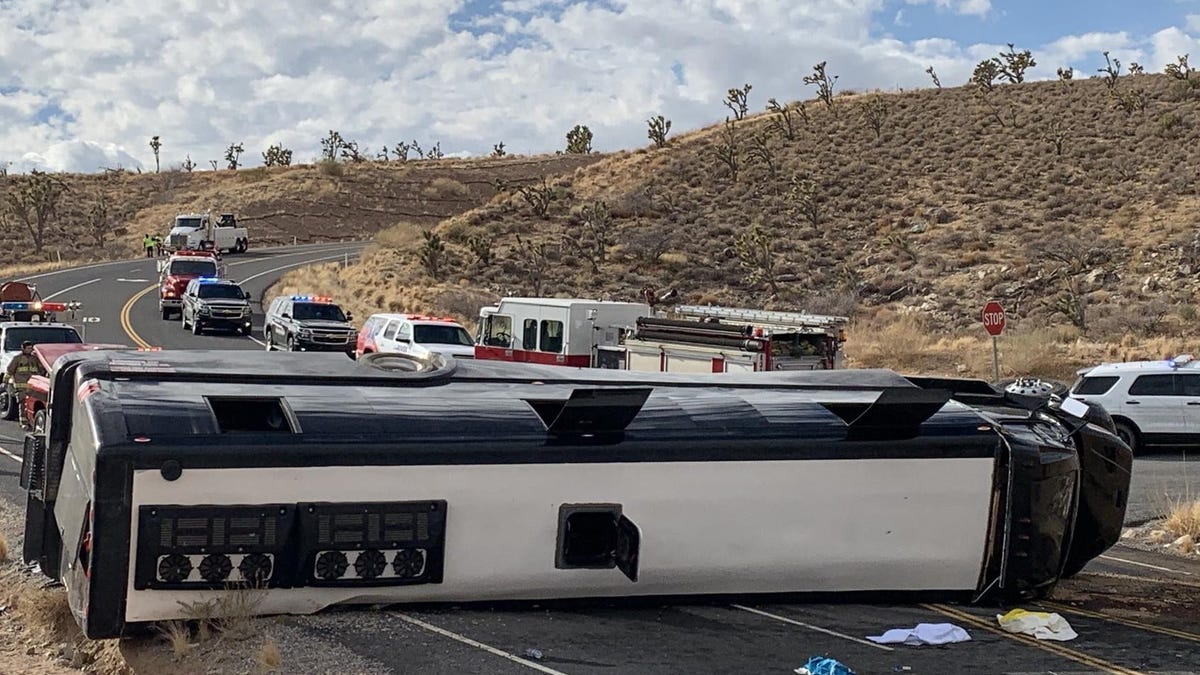 1 dead, 2 critically injured after tour bus crashes on way to Grand Canyon West