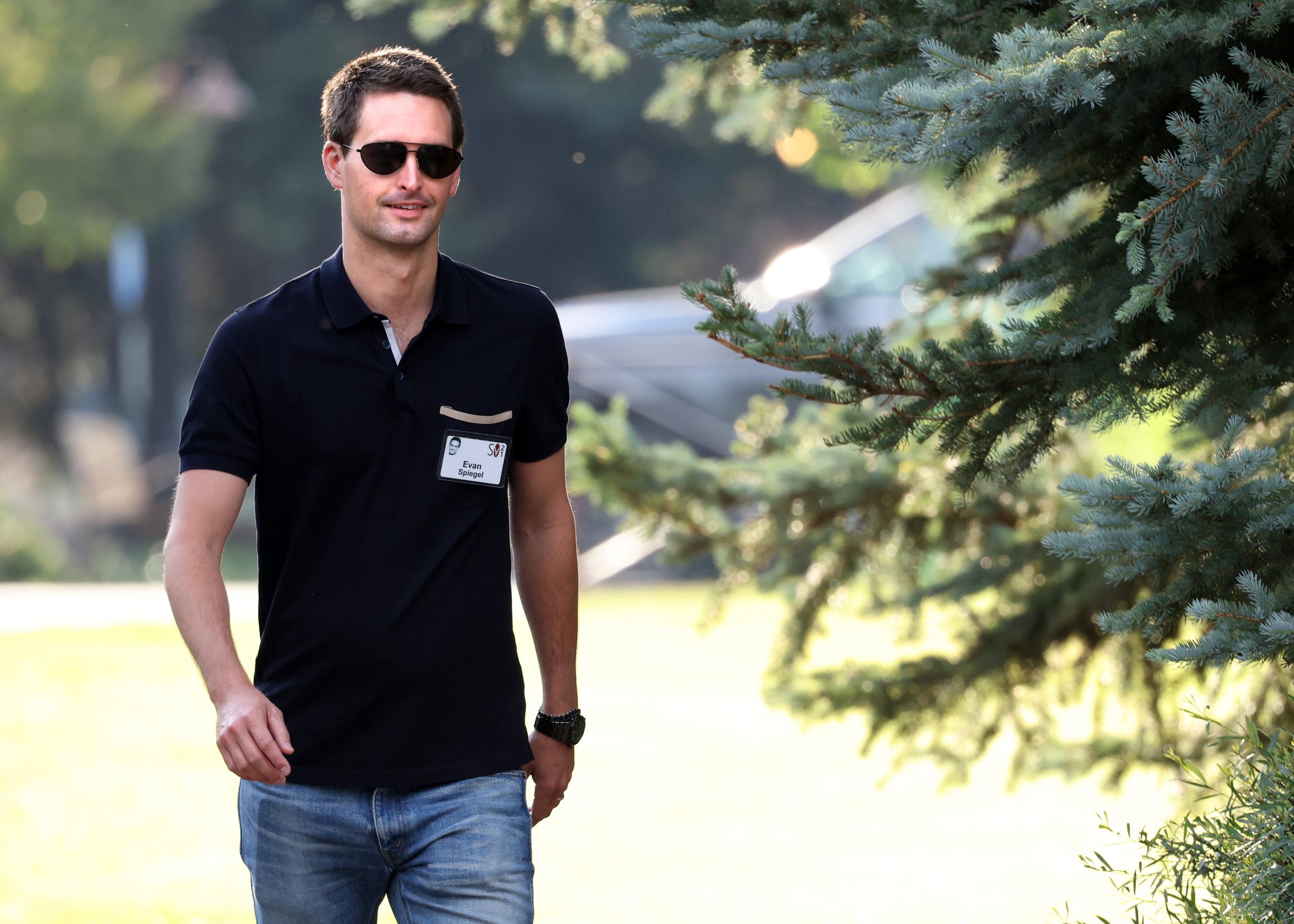 Snap pops more than 16% on earnings beat and user growth