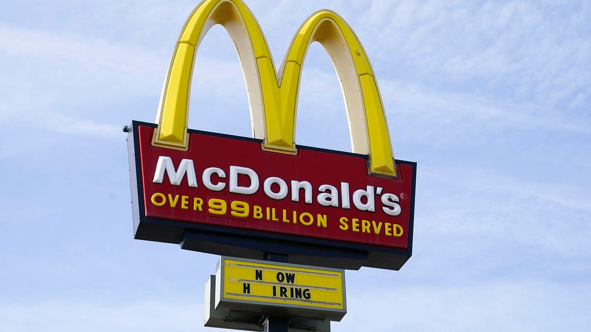 McDonald's reportedly weighs closing indoor dining amid delta variant surge